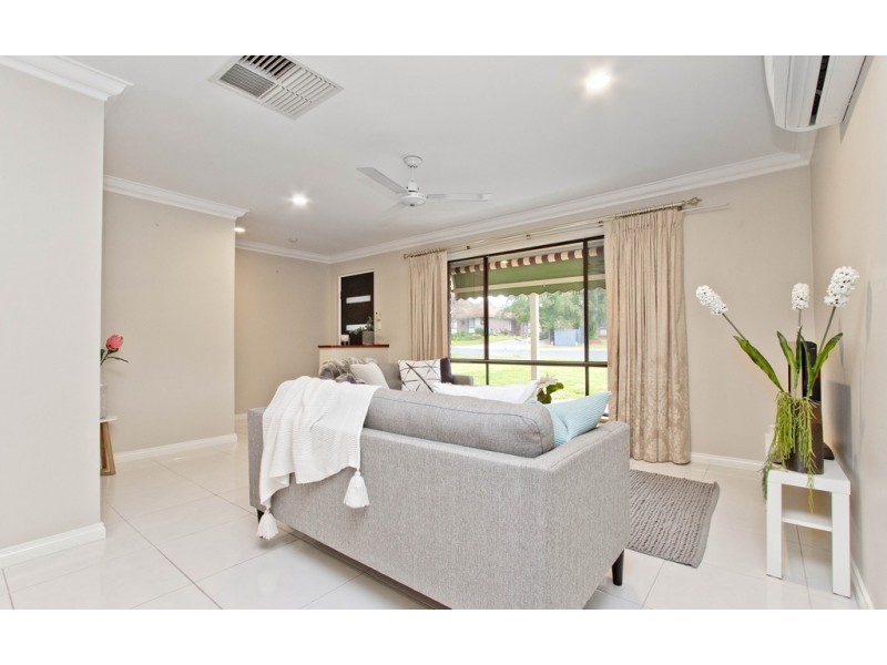 10 St James Street, Woodcroft SA 5162