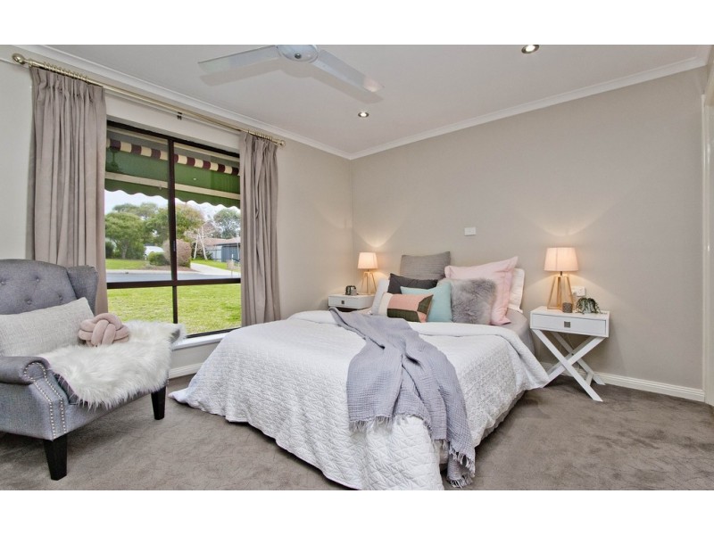 10 St James Street, Woodcroft SA 5162