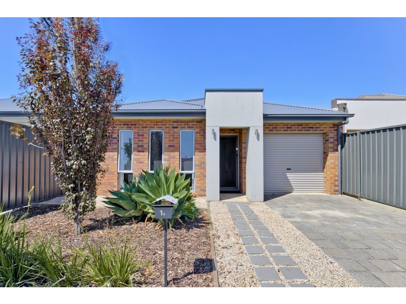 1A Cowra Crescent, Park Holme SA 5043