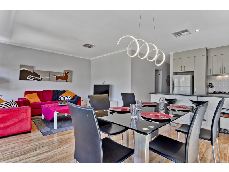 1A Cowra Crescent, Park Holme SA 5043