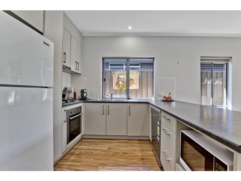 1A Cowra Crescent, Park Holme SA 5043