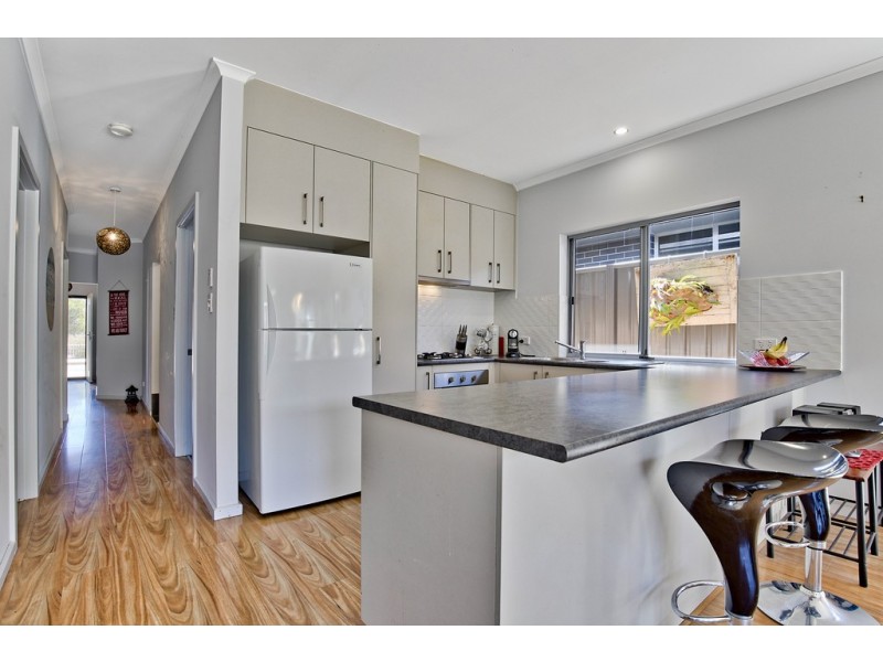 1A Cowra Crescent, Park Holme SA 5043