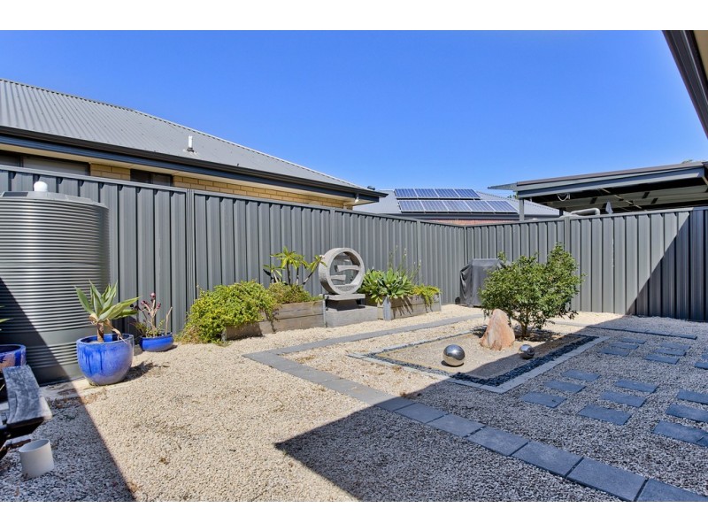 1A Cowra Crescent, Park Holme SA 5043