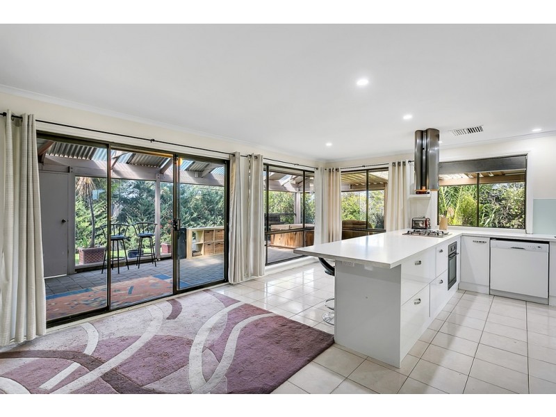 18 Lapwing Street, Hallett Cove SA 5158