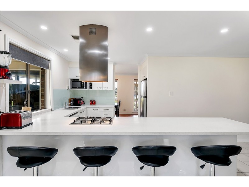 18 Lapwing Street, Hallett Cove SA 5158