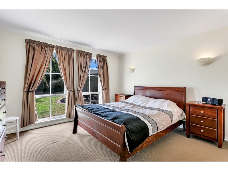 18 Lapwing Street, Hallett Cove SA 5158