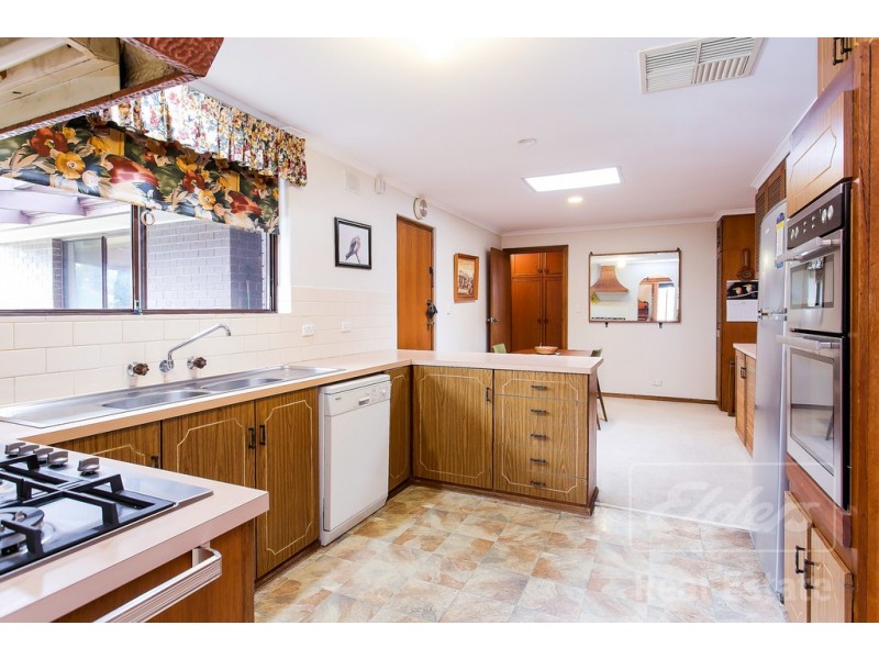 2 Regano Road, Flagstaff Hill SA 5159