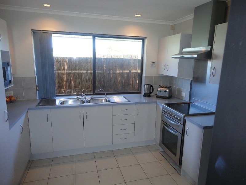 28 Brett Crescent, Hallett Cove SA 5158