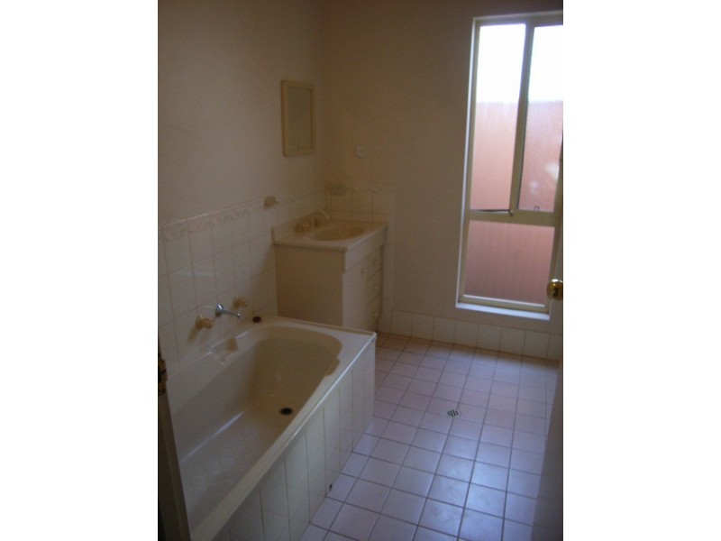 2/17 Cungena Avenue, Park Holme SA 5043