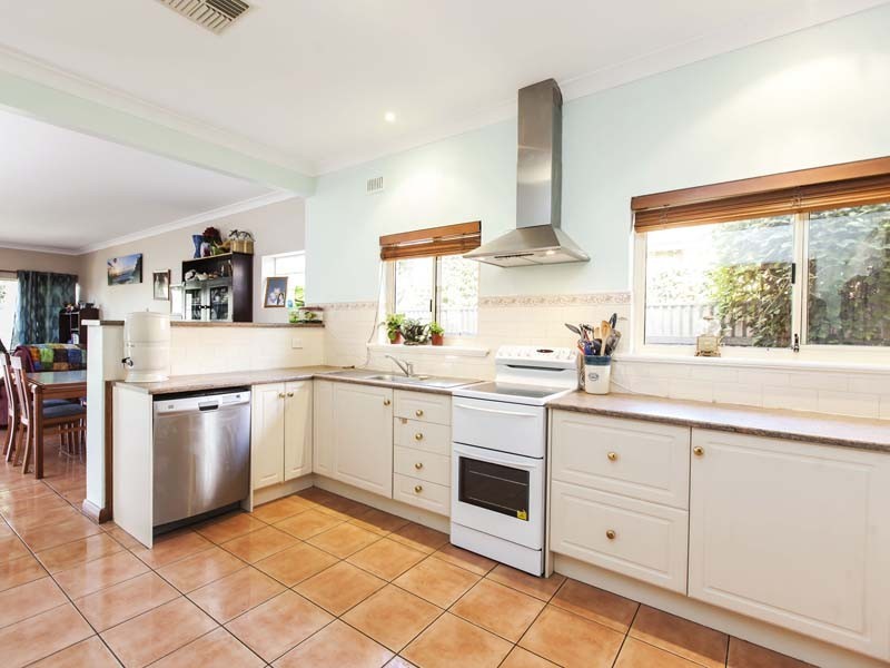 15 Riesling Avenue, Glengowrie SA 5044