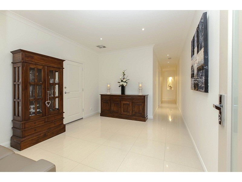 25 Whiteleaf Crescent, Glengowrie SA 5044