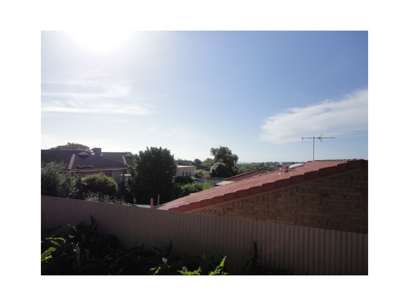 1/2 Oliver Terrace, Hallett Cove SA 5158