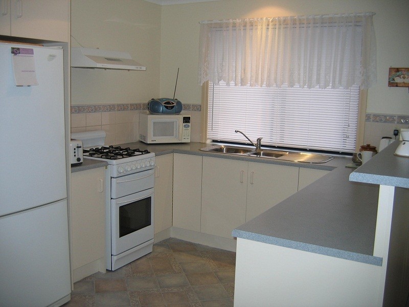 4/64 Moldavia Walk, Taperoo SA 5017