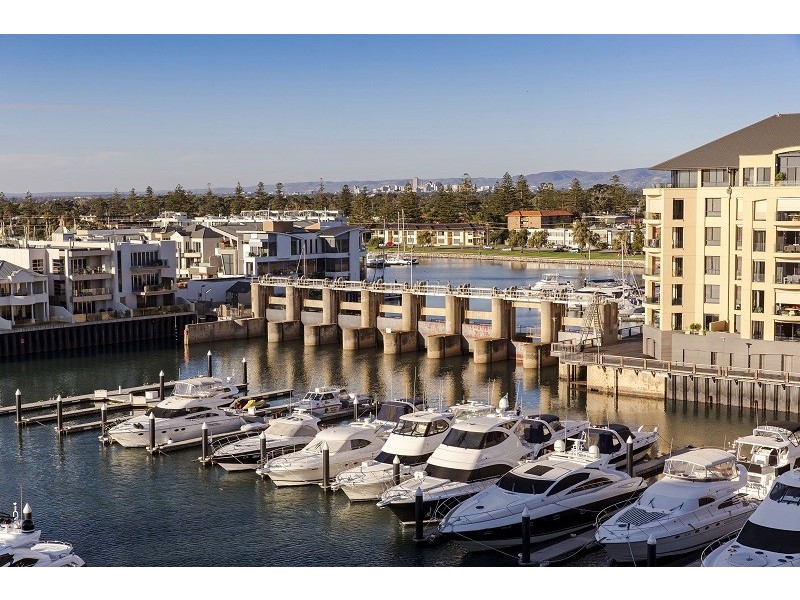 5/42 Holdfast Promenade, Glenelg SA 5045