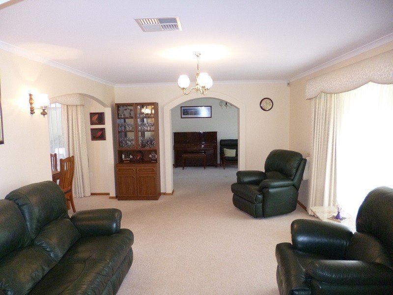 31 Coorabie Crescent, Hallett Cove SA 5158