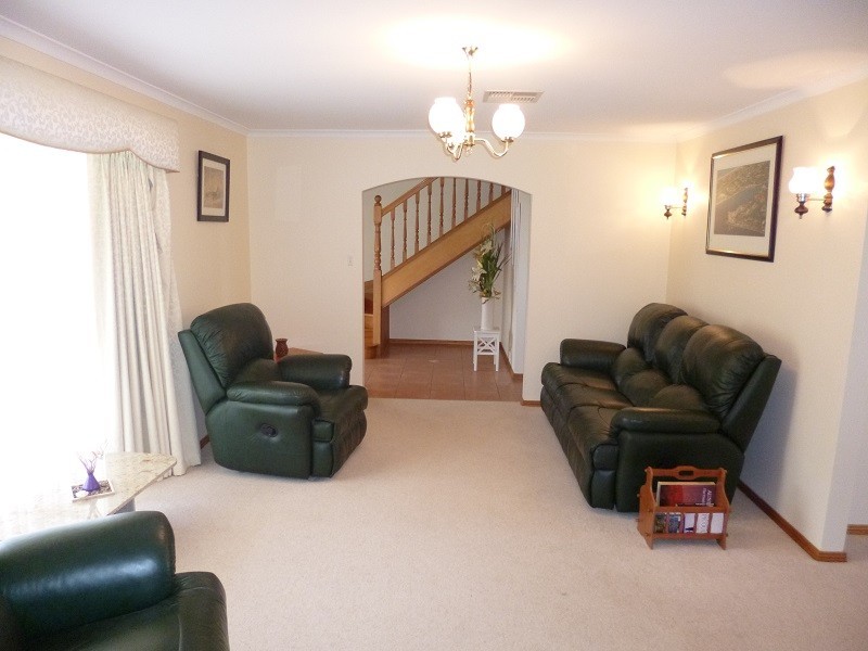 31 Coorabie Crescent, Hallett Cove SA 5158