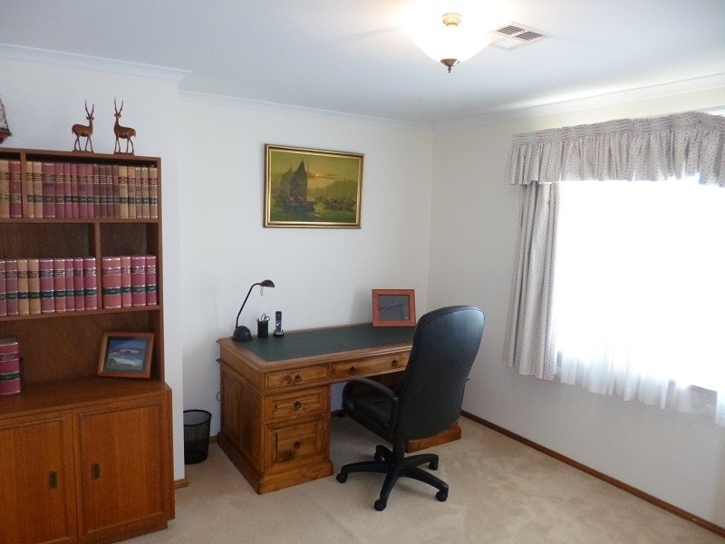 31 Coorabie Crescent, Hallett Cove SA 5158