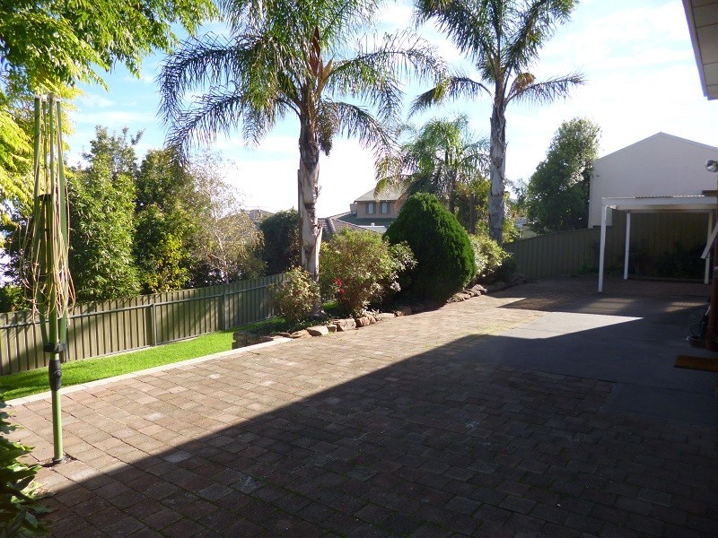 31 Coorabie Crescent, Hallett Cove SA 5158