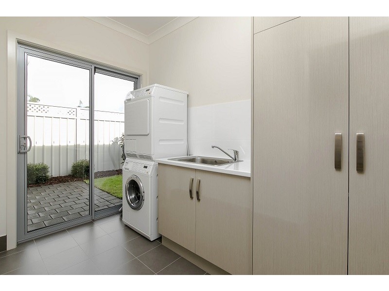 6 Newton Avenue, Clovelly Park SA 5042