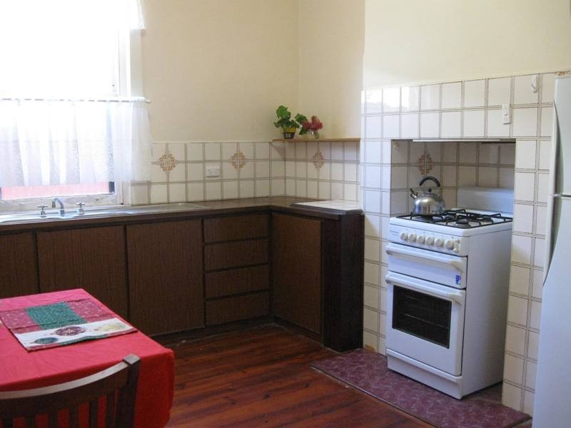 8 Rowley Terrace, Woodville SA 5011