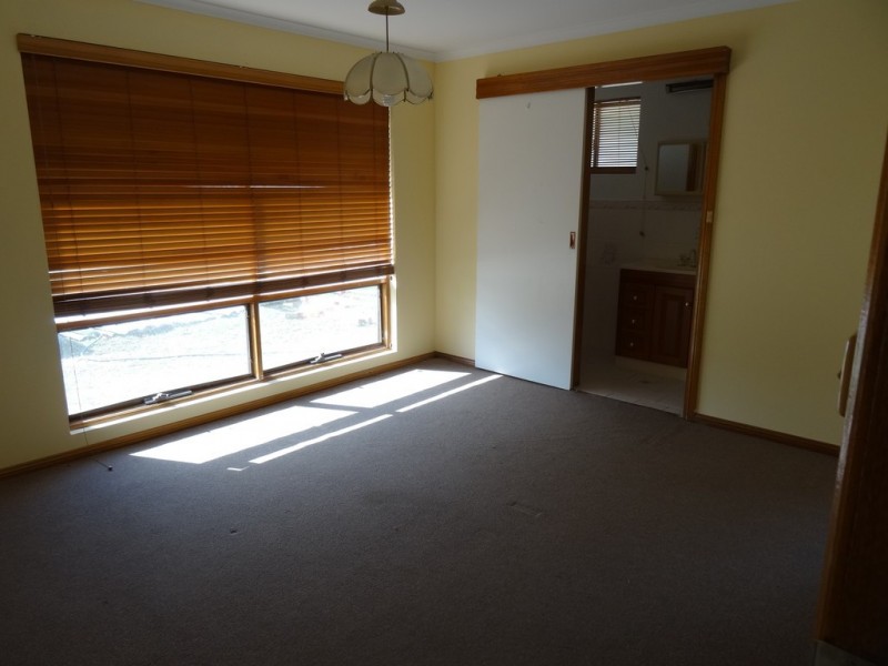 19 Kara Crescent, Gulfview Heights SA 5096