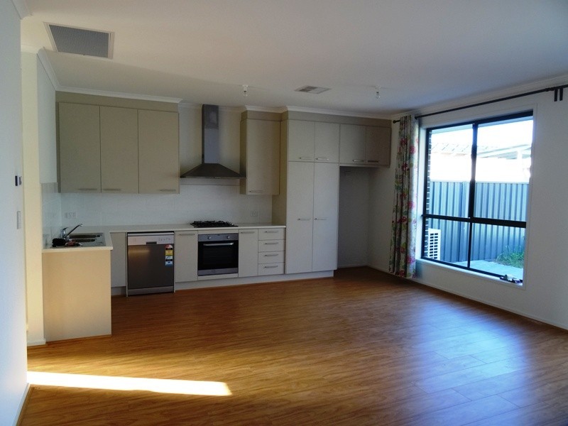 4B Ragless Avenue, Park Holme SA 5043