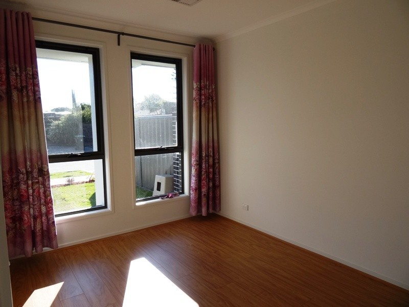 4B Ragless Avenue, Park Holme SA 5043