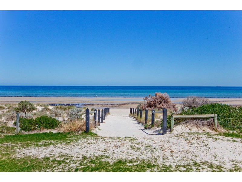 4/62 Sandpiper Place, West Lakes Shore SA 5020