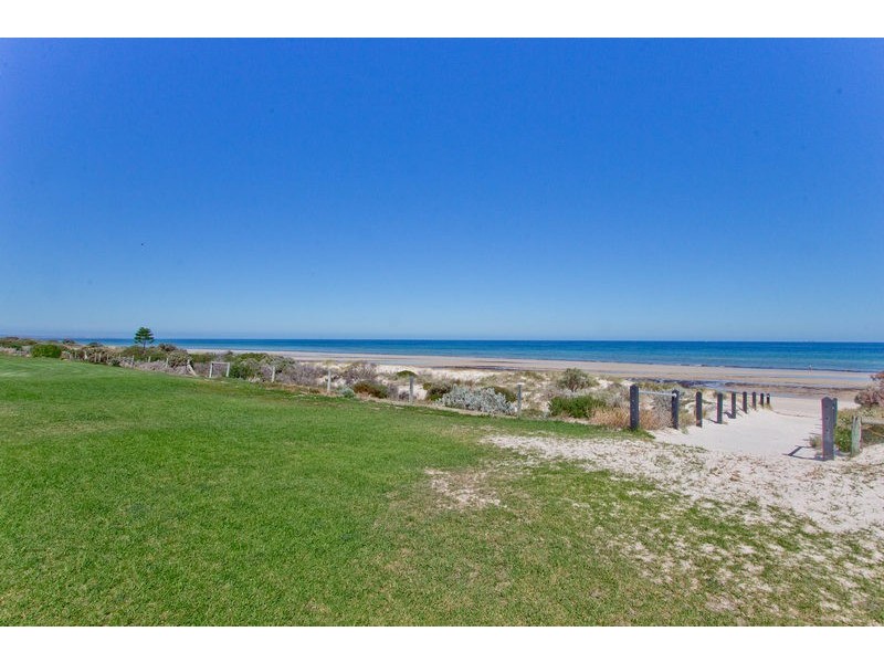 4/62 Sandpiper Place, West Lakes Shore SA 5020
