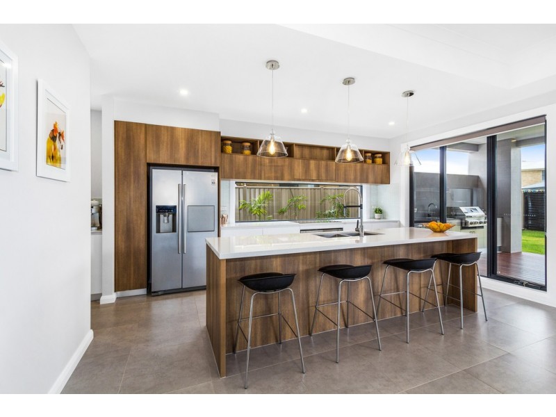 34 Seabreeze Boulevard, Pottsville NSW 2489