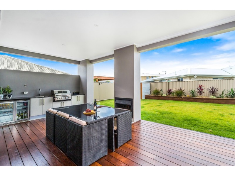 34 Seabreeze Boulevard, Pottsville NSW 2489