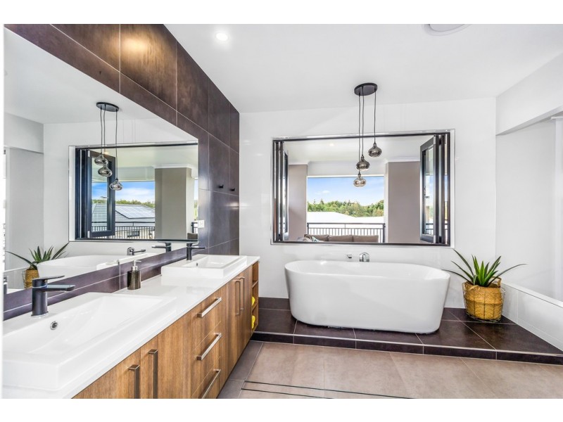 34 Seabreeze Boulevard, Pottsville NSW 2489