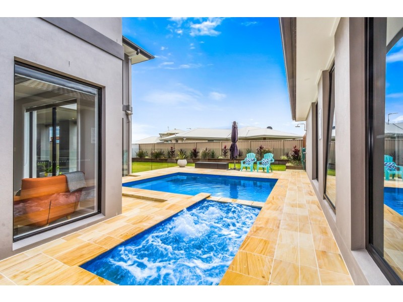 34 Seabreeze Boulevard, Pottsville NSW 2489