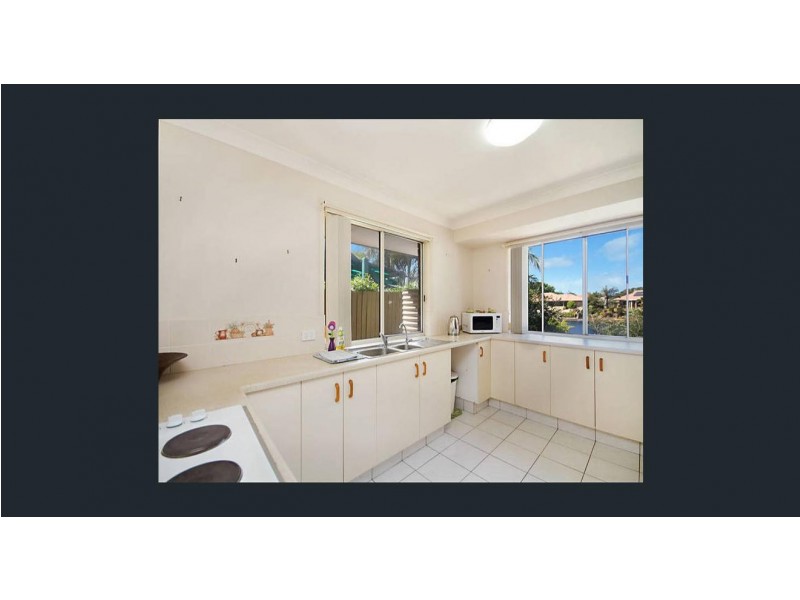 2/12 Edinburgh Crt, Pottsville NSW 2489