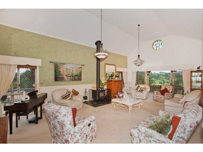 18 Pine Tree Place, Piggabeen NSW 2486