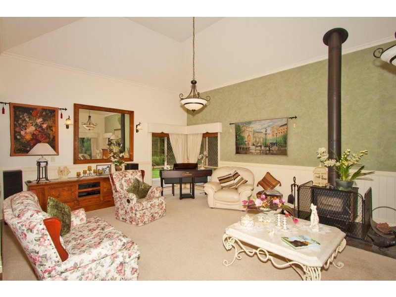 18 Pine Tree Place, Piggabeen NSW 2486