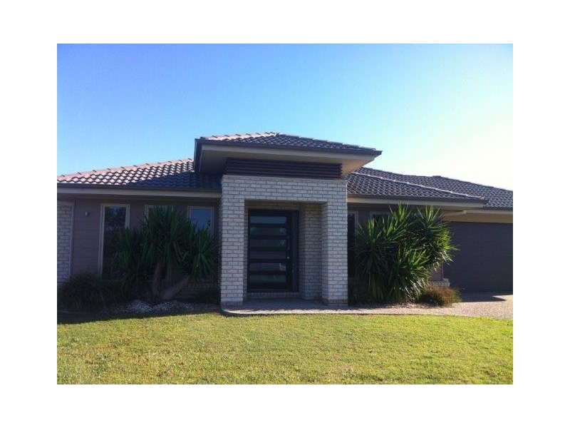 74 Lennox Circuit, Pottsville Beach NSW 2489