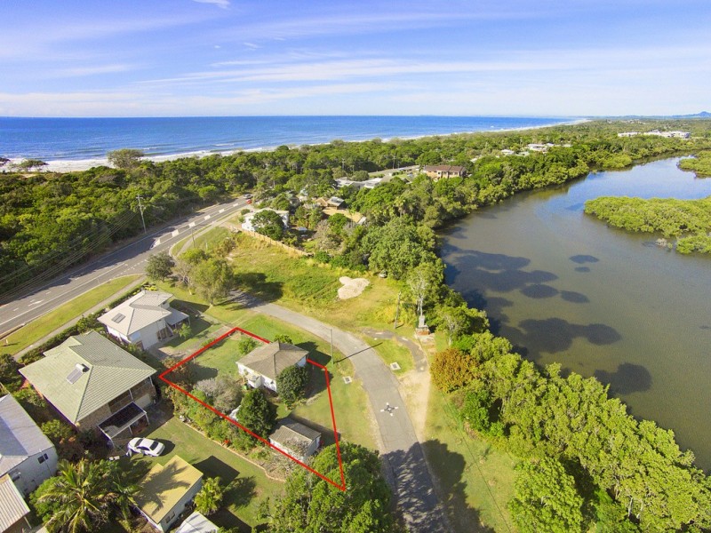 2 Young Street, Hastings Point NSW 2489