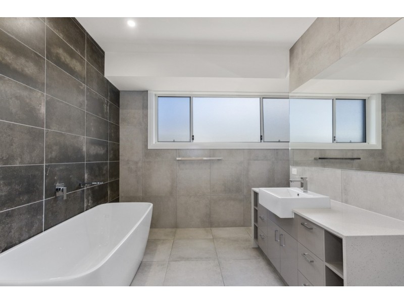 11 Lindwall Avenue, Pottsville NSW 2489