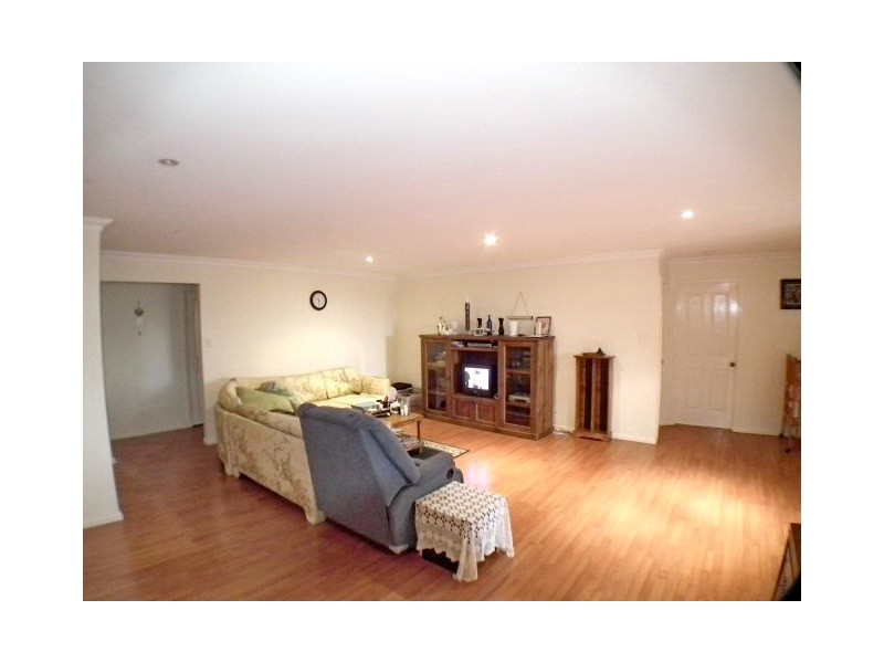 6 Dengate Crescent, Moss Vale NSW 2577