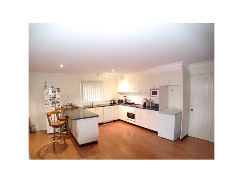 6 Dengate Crescent, Moss Vale NSW 2577