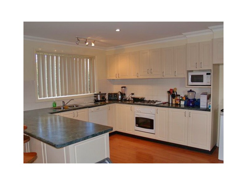 6 Dengate Crescent, Moss Vale NSW 2577
