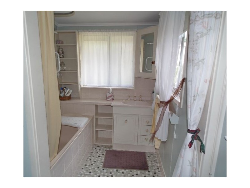 5a Badgery Street, Willow Vale NSW 2575