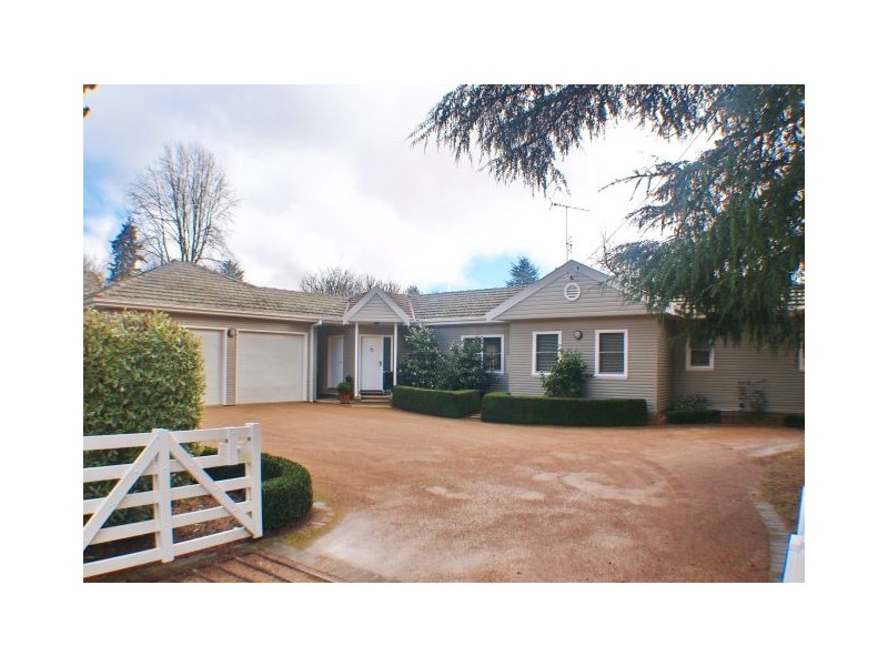 4 Werrington Street, Burradoo NSW 2576
