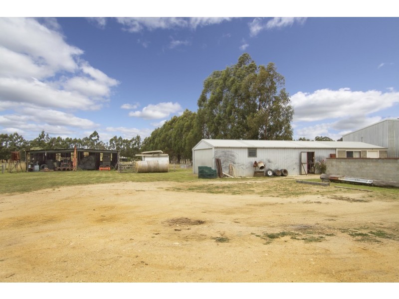 689 Boundary rd, Briagolong VIC 3860