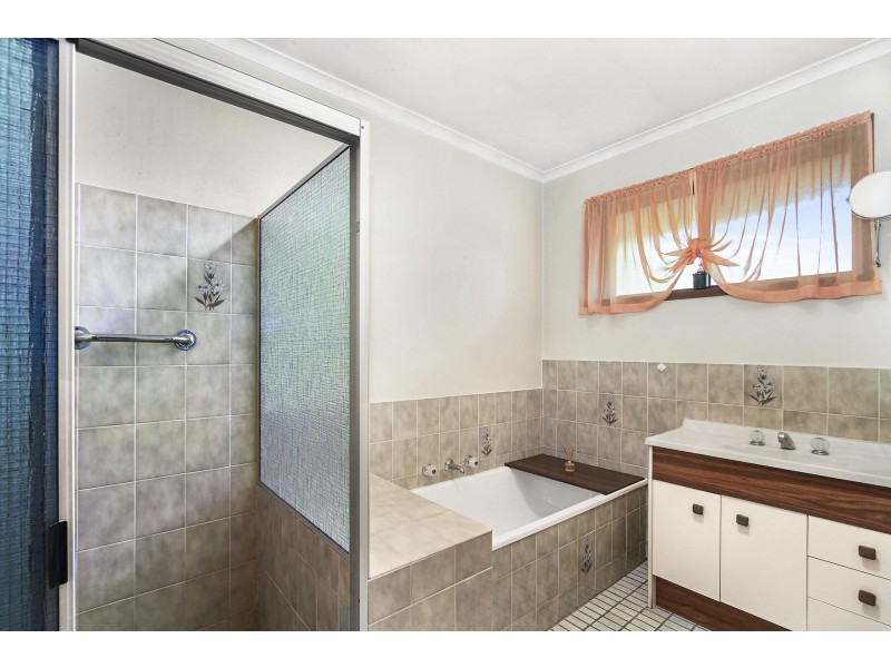 * Coverdale Drive, Sale VIC 3850