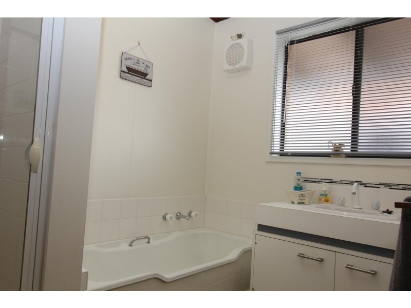 55 Main Road, Seaspray VIC 3851