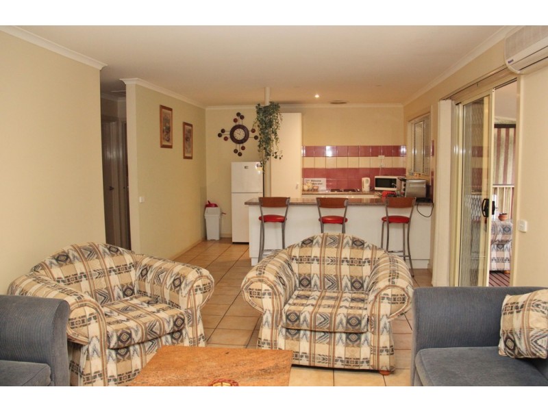 25 Sunglow cresent, Golden Beach VIC 3851