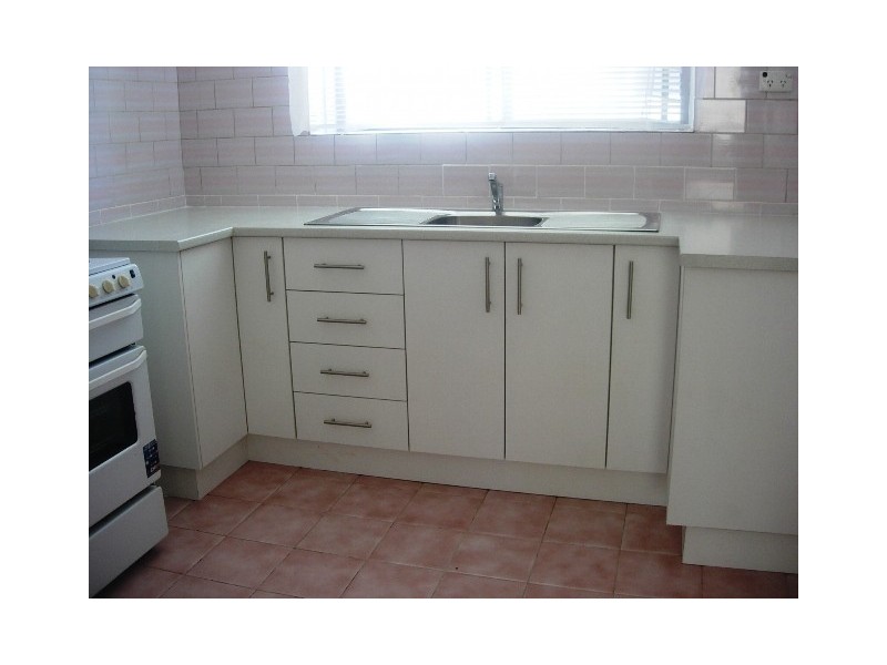 2/13 Empire Street, Footscray VIC 3011