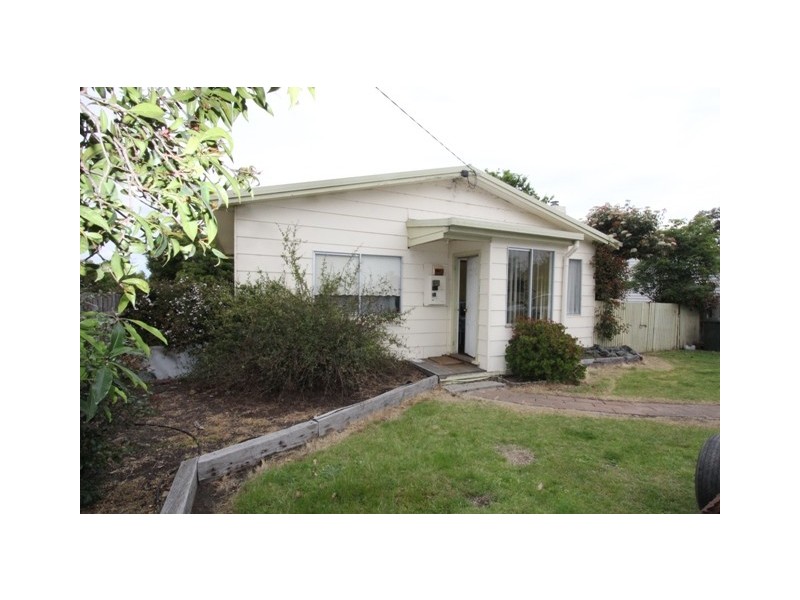 24 Mills Street, Heyfield VIC 3858